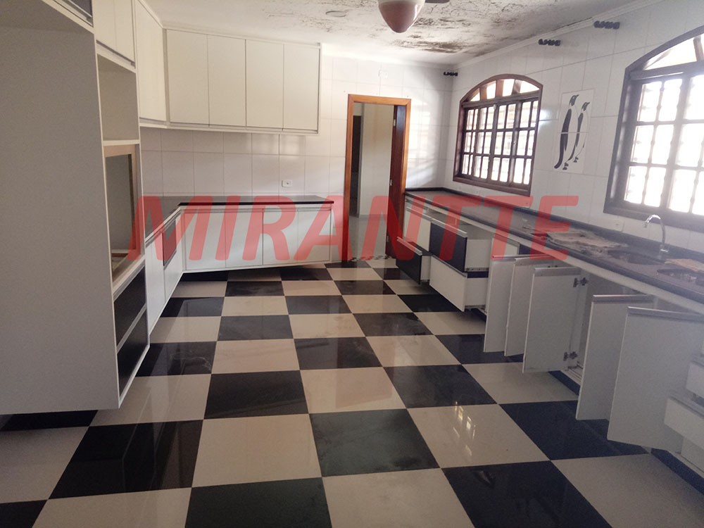 Sobrado de 450m² com 4 quartos em Vila Rosália