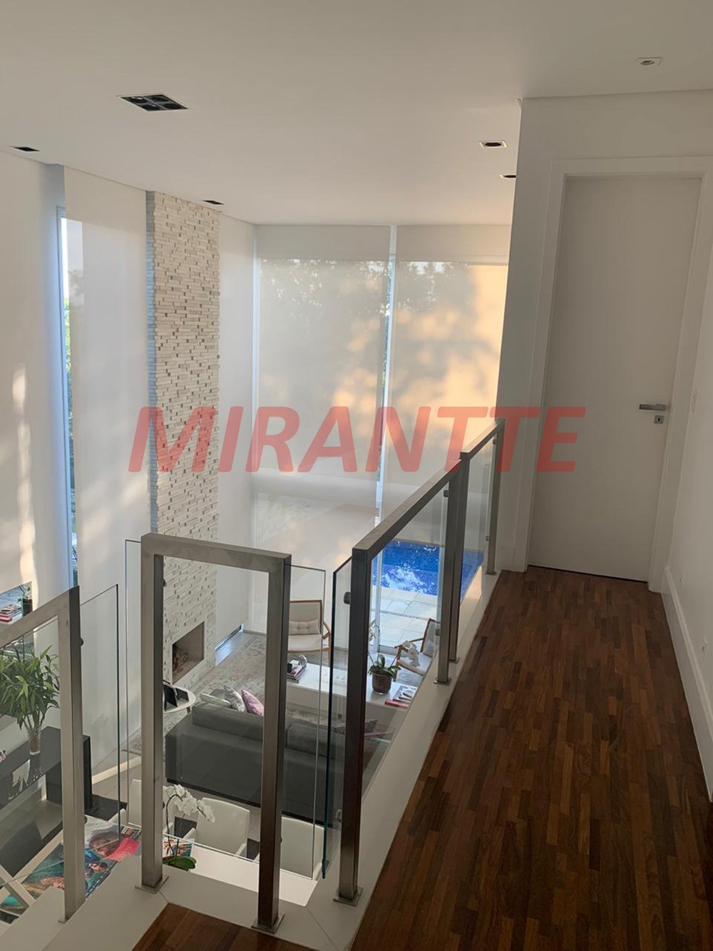 Sobrado de 380m² com 4 quartos em Alphaville