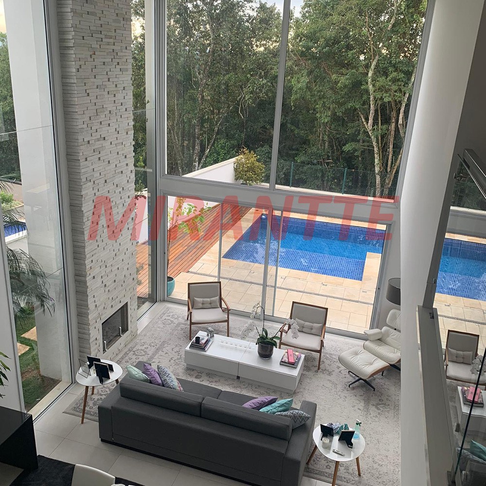 Sobrado de 380m² com 4 quartos em Alphaville