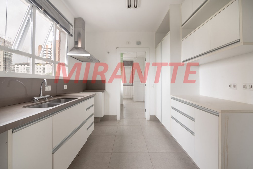 Apartamento de 260m² com 4 quartos em Vila Nova Conceição