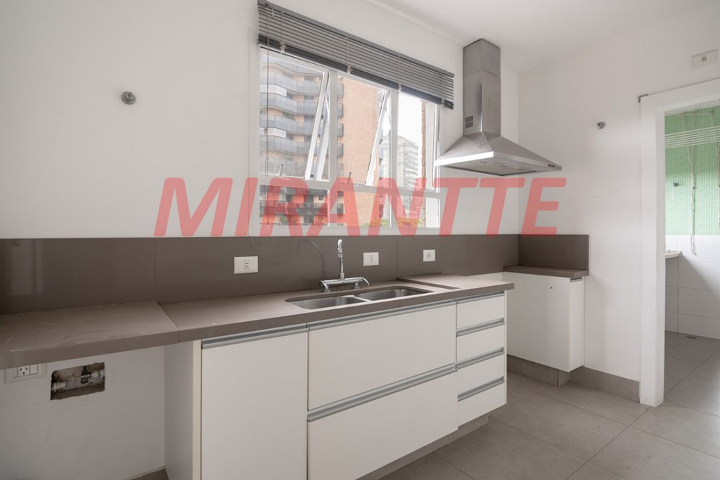 Apartamento de 260m² com 4 quartos em Vila Nova Conceição