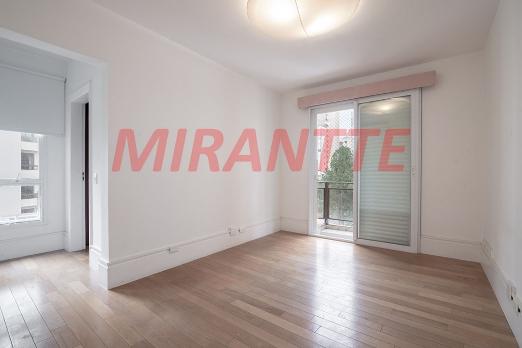 Apartamento de 260m² com 4 quartos em Vila Nova Conceição