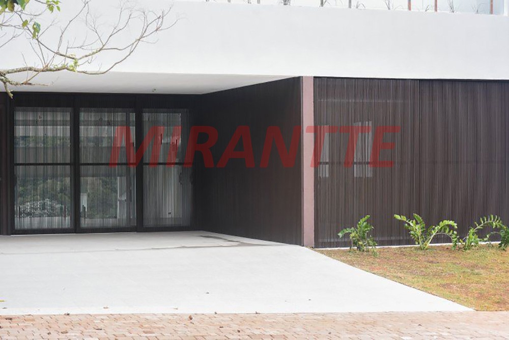 Sobrado de 406m² com 4 quartos em Alphaville