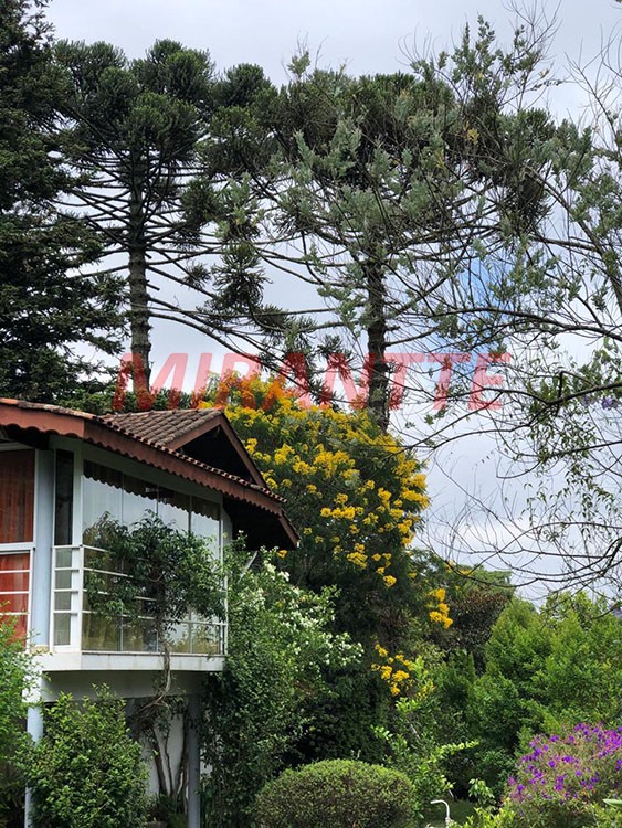 Sobrado de 460m² com 6 quartos em Serra Da Cantareira