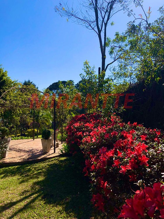 Sobrado de 460m² com 6 quartos em Serra Da Cantareira