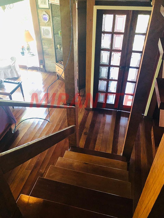 Sobrado de 460m² com 6 quartos em Serra Da Cantareira