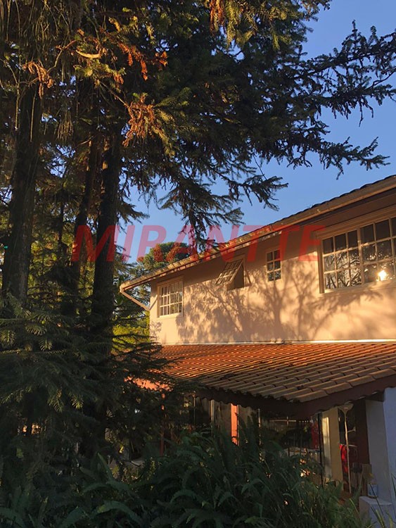 Sobrado de 460m² com 6 quartos em Serra Da Cantareira