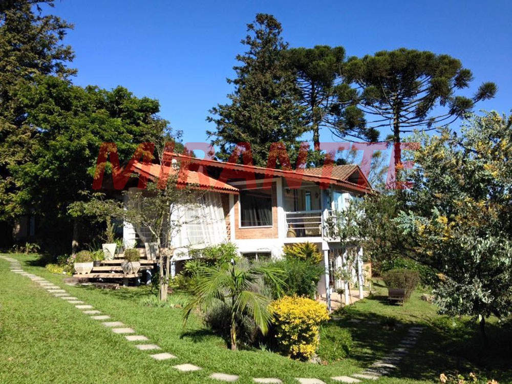 Sobrado de 460m² com 6 quartos em Serra Da Cantareira