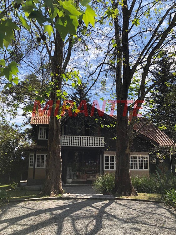 Sobrado de 460m² com 6 quartos em Serra Da Cantareira
