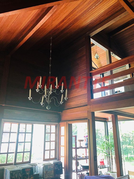 Sobrado de 460m² com 6 quartos em Serra Da Cantareira