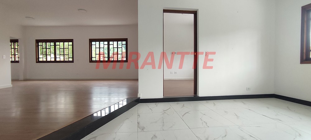 Sobrado de 265m² com 4 quartos em Horto Florestal