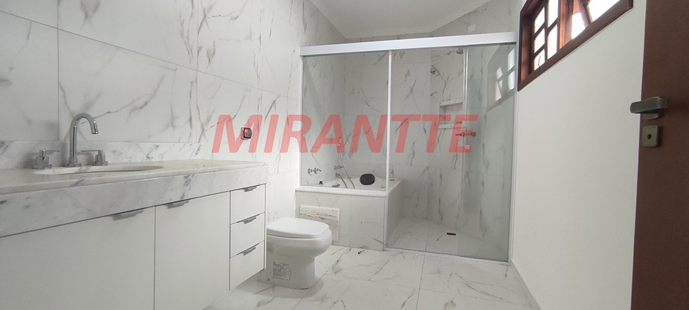 Sobrado de 265m² com 4 quartos em Horto Florestal