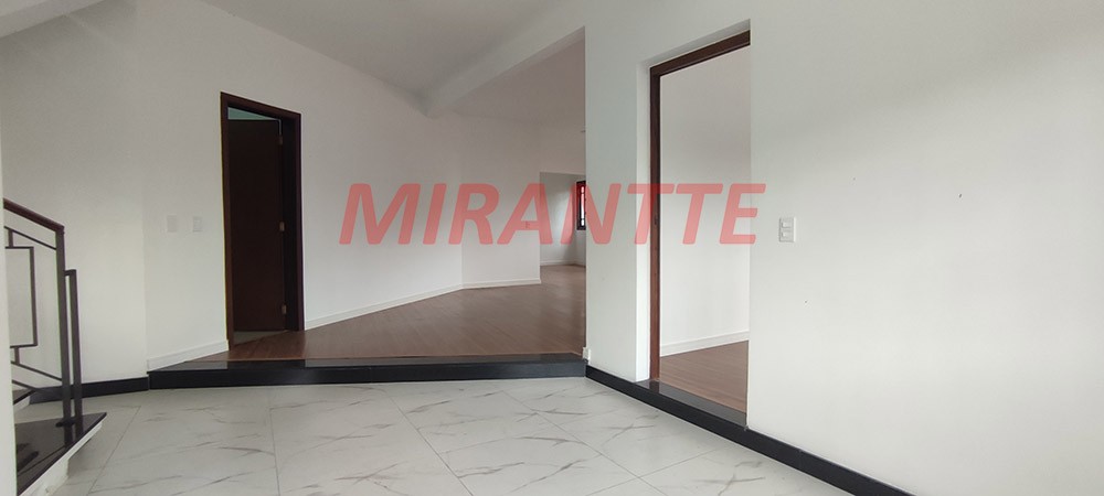 Sobrado de 265m² com 4 quartos em Horto Florestal