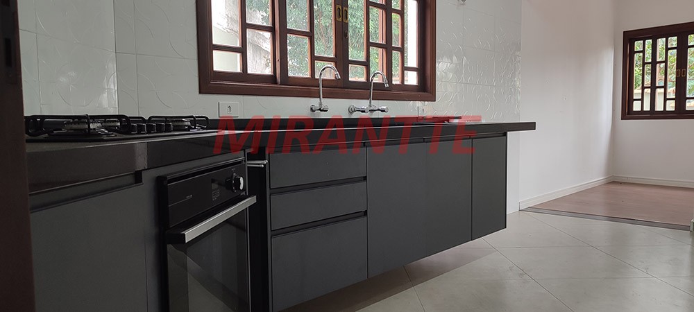 Sobrado de 265m² com 4 quartos em Horto Florestal