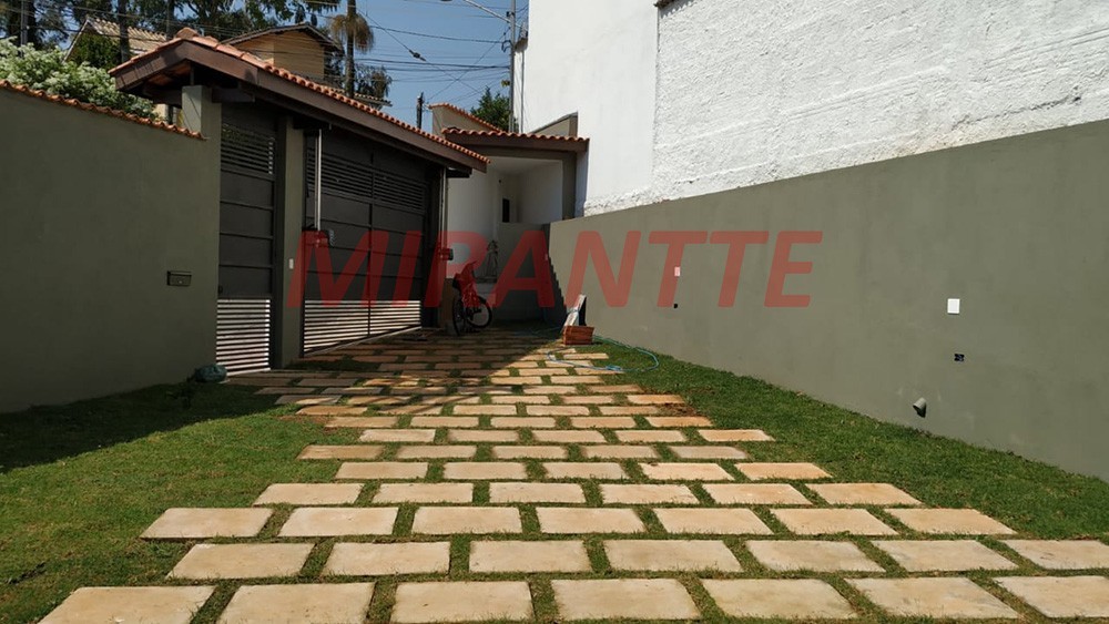 Sobrado de 265m² com 4 quartos em Horto Florestal