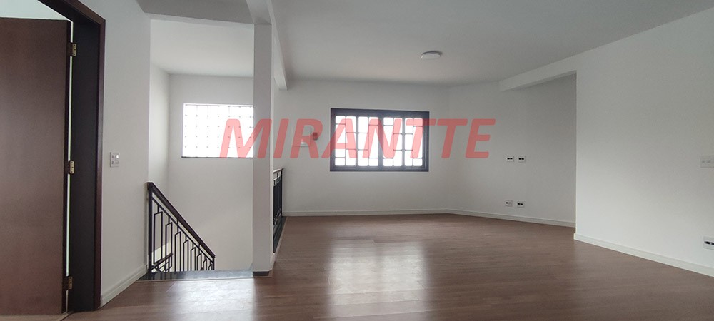 Sobrado de 265m² com 4 quartos em Horto Florestal