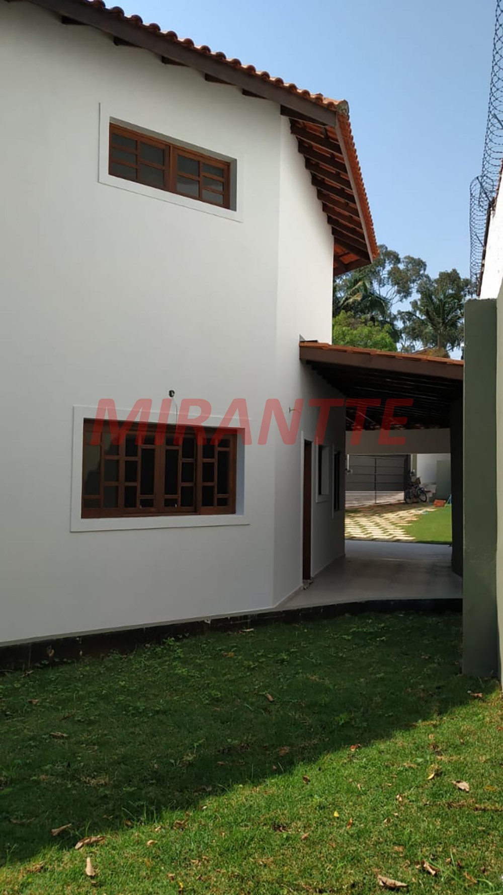 Sobrado de 265m² com 4 quartos em Horto Florestal