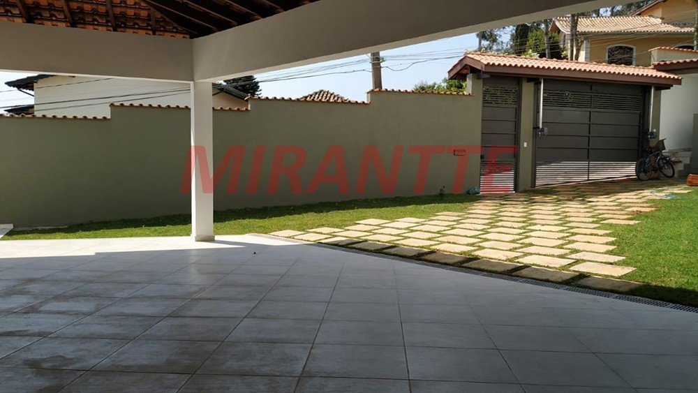 Sobrado de 265m² com 4 quartos em Horto Florestal