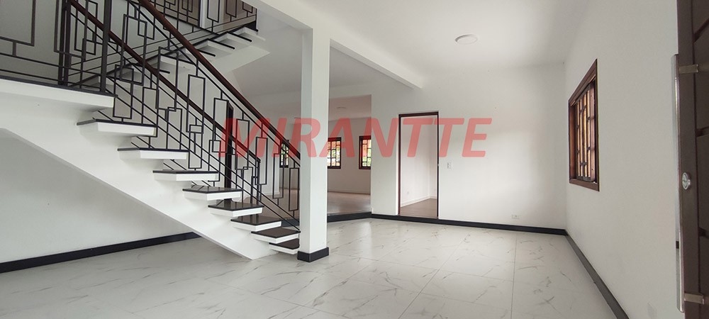 Sobrado de 265m² com 4 quartos em Horto Florestal