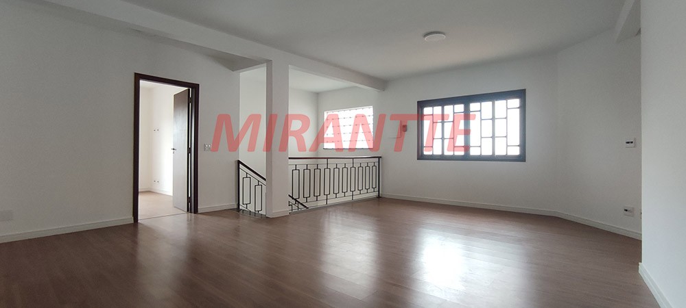 Sobrado de 265m² com 4 quartos em Horto Florestal