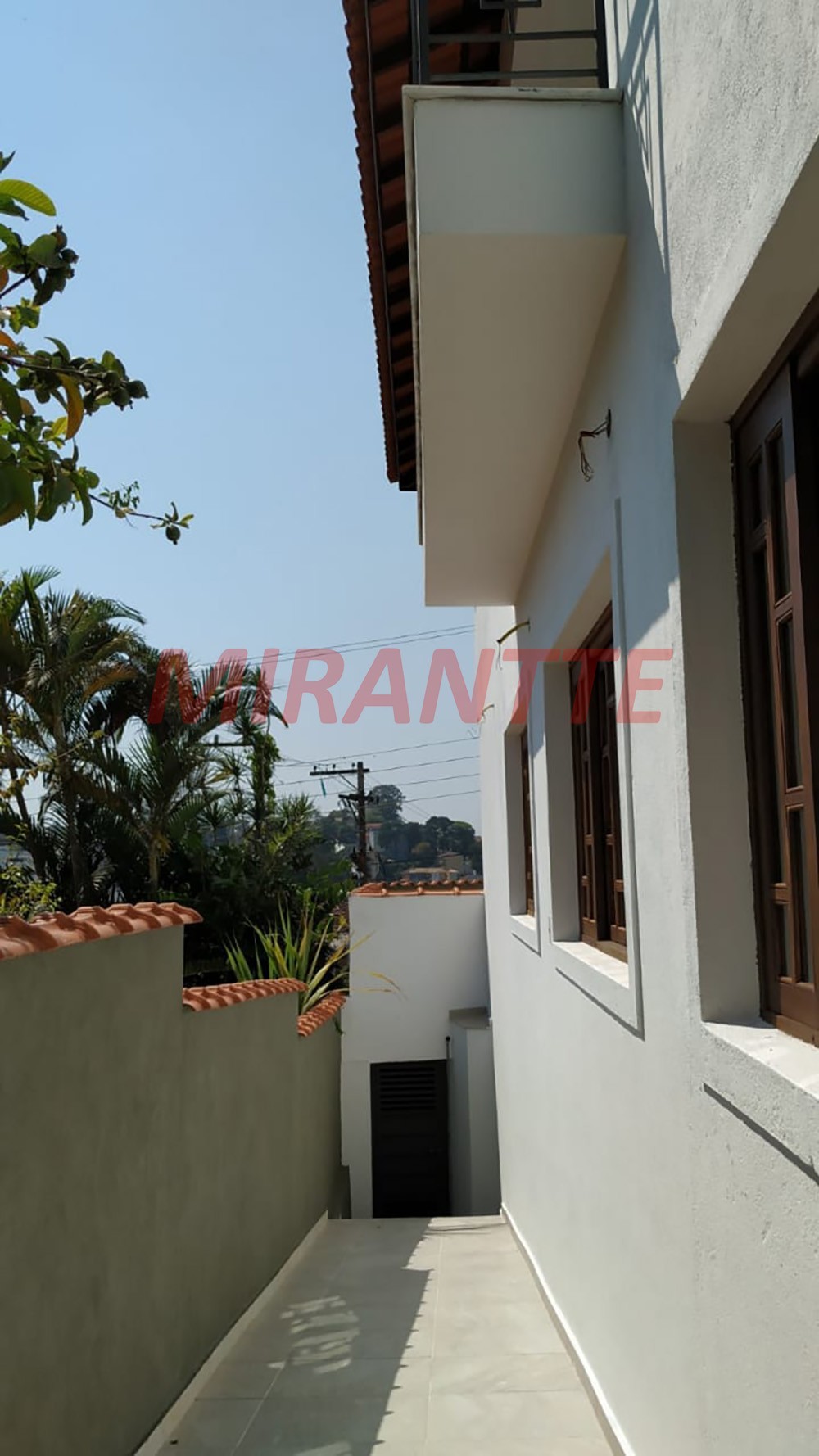 Sobrado de 265m² com 4 quartos em Horto Florestal