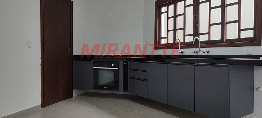 Sobrado de 265m² com 4 quartos em Horto Florestal