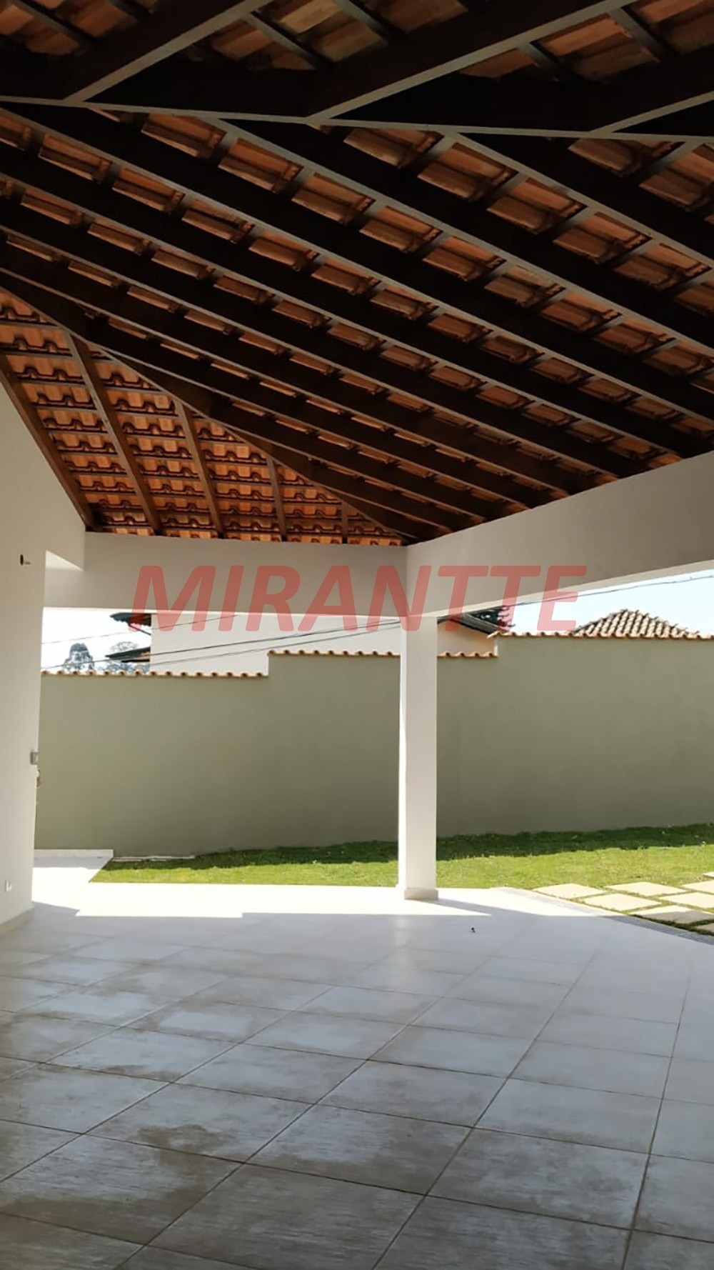 Sobrado de 265m² com 4 quartos em Horto Florestal