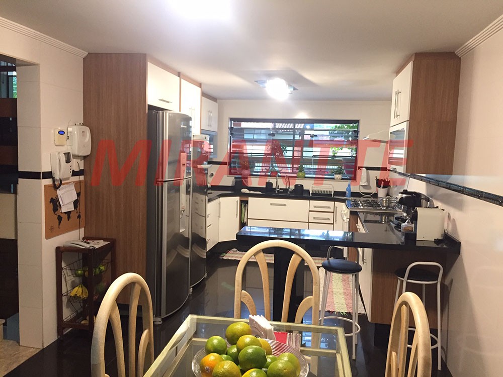 Sobrado de 400m² com 3 quartos em Vila Rosália