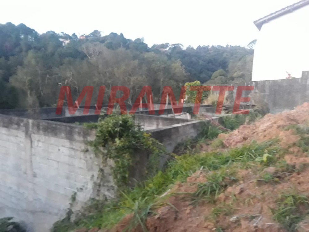 Terreno de 1.107m² em Serra Da Cantareira