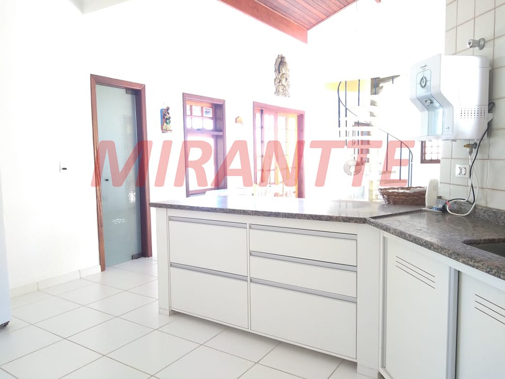 Sobrado com 5 quartos em Centro