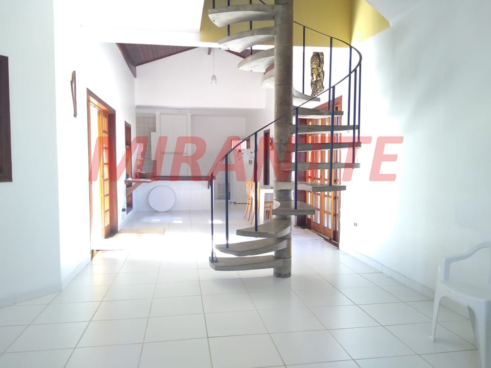 Sobrado com 5 quartos em Centro