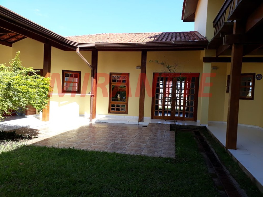 Sobrado com 5 quartos em Centro