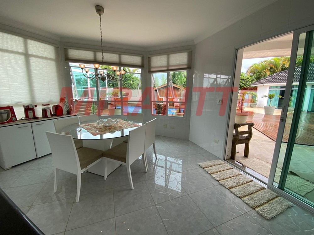 Sobrado de 750m² com 5 quartos em Serra Da Cantareira