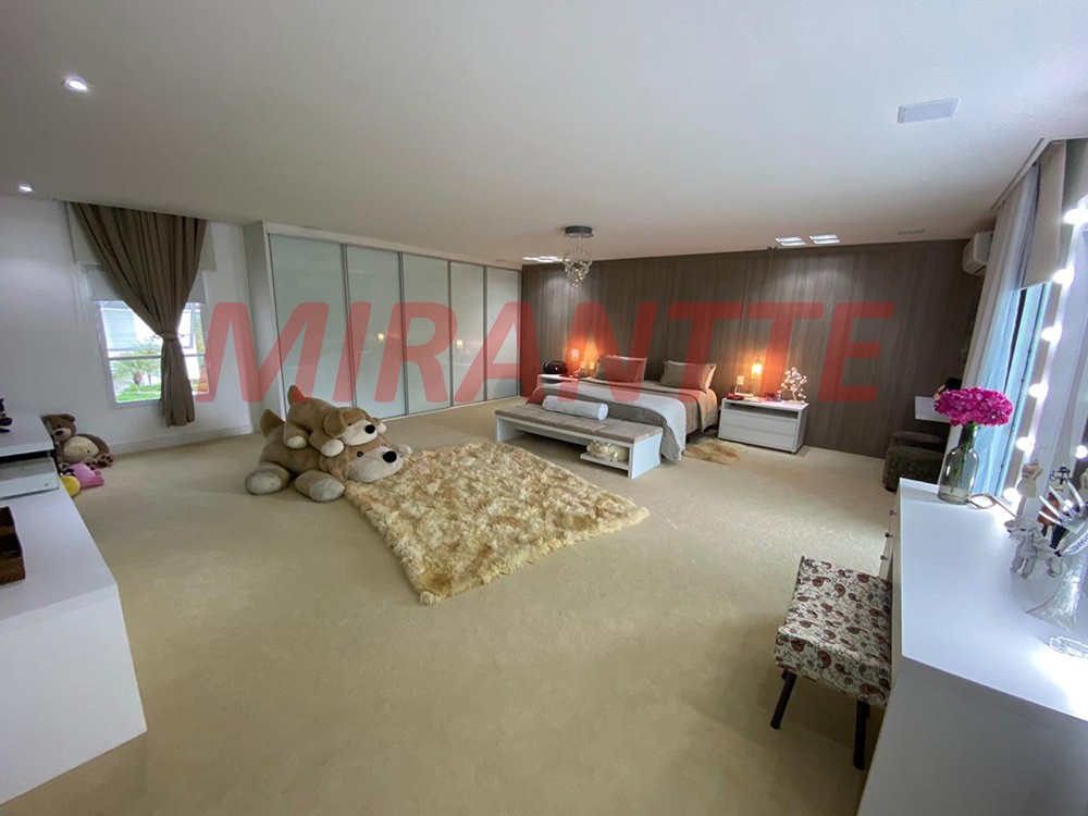 Sobrado de 750m² com 5 quartos em Serra Da Cantareira