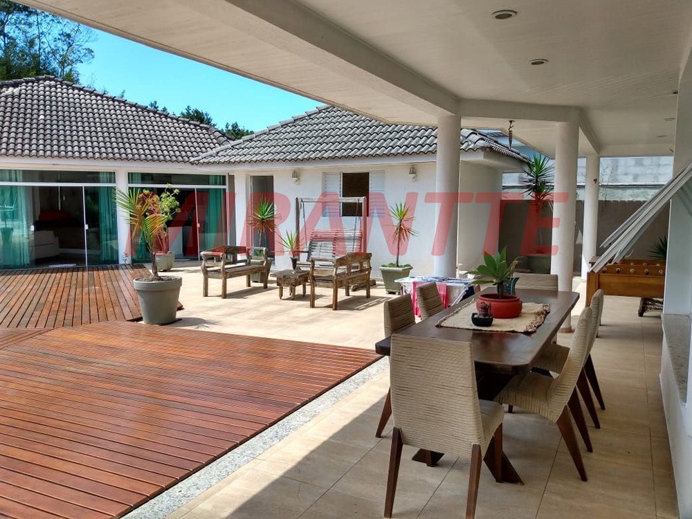 Sobrado de 750m² com 5 quartos em Serra Da Cantareira