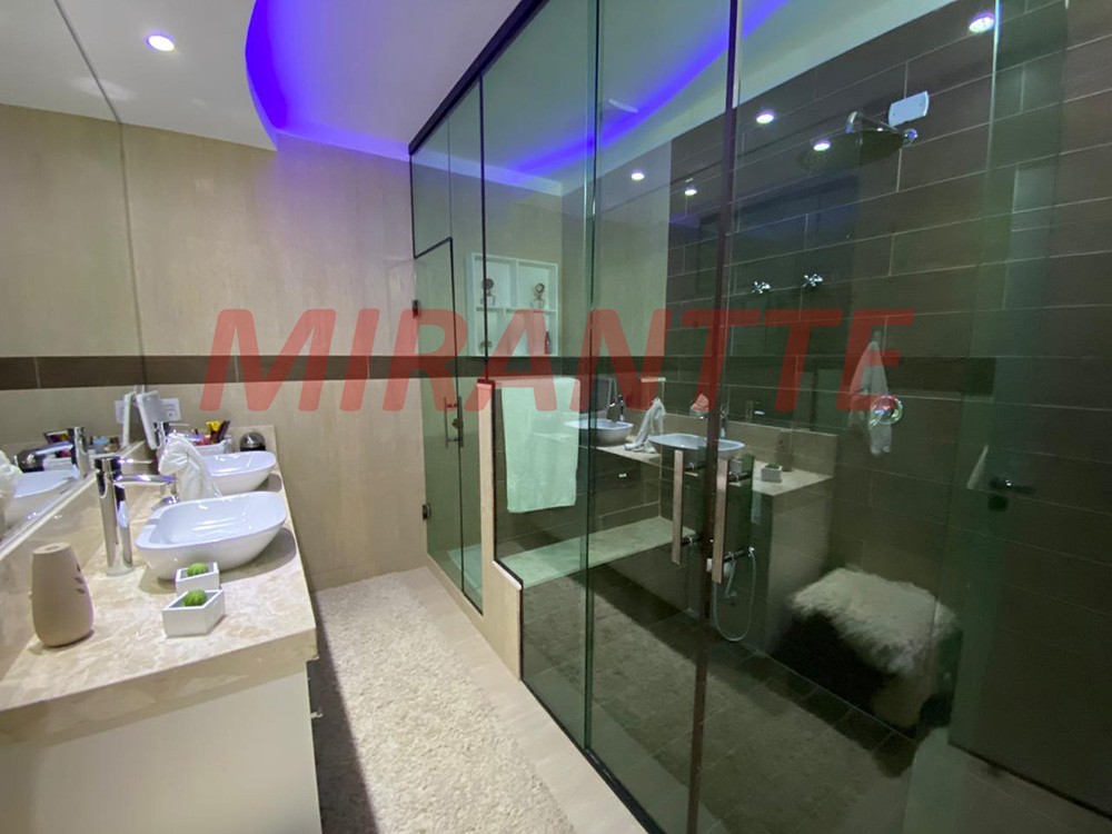Sobrado de 750m² com 5 quartos em Serra Da Cantareira