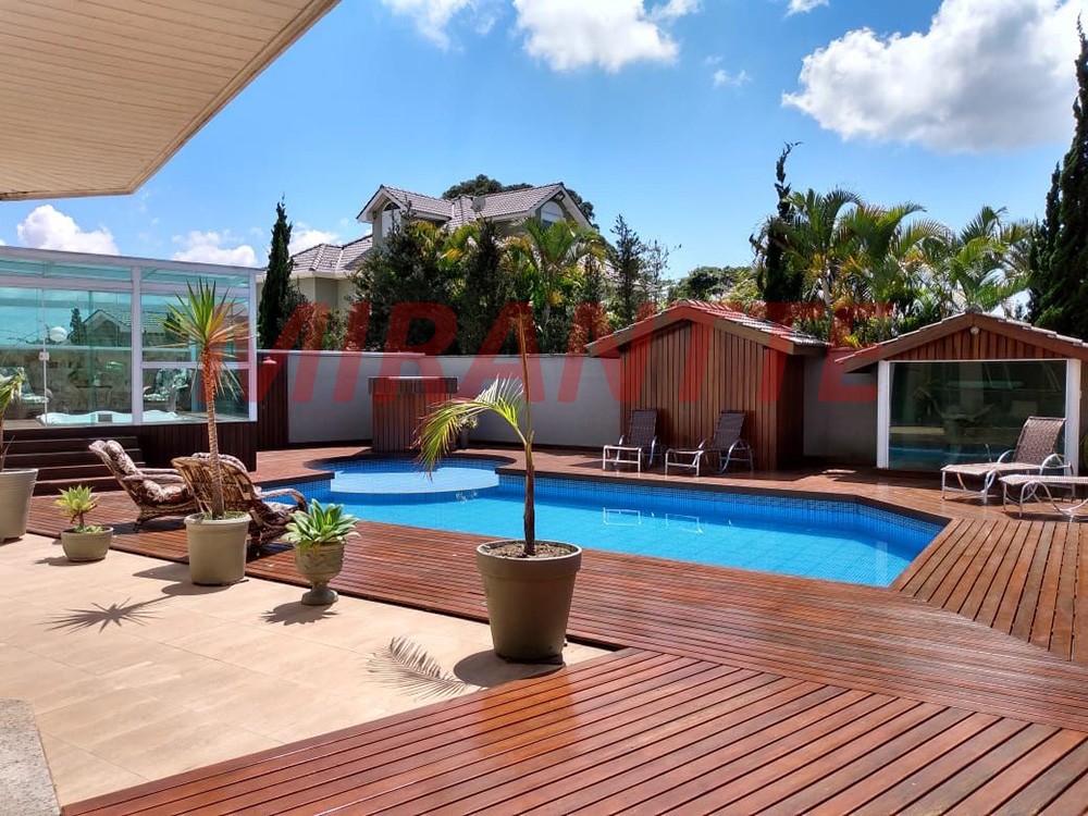 Sobrado de 750m² com 5 quartos em Serra Da Cantareira