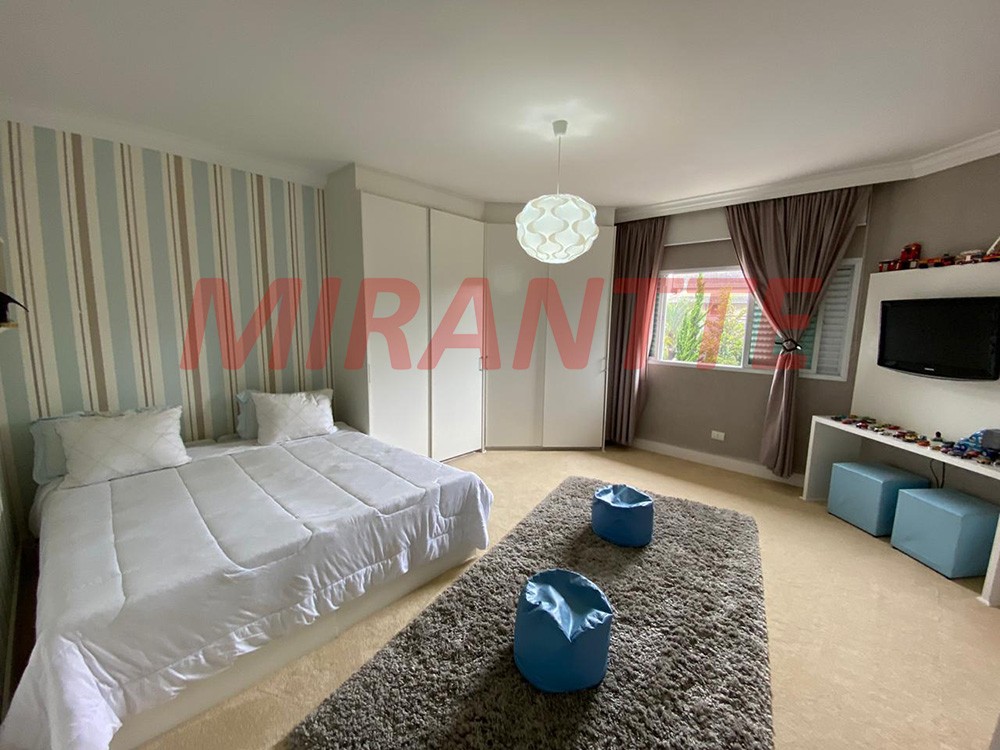 Sobrado de 750m² com 5 quartos em Serra Da Cantareira