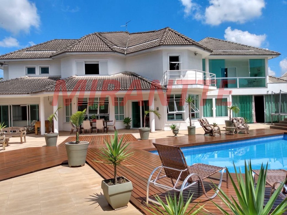 Sobrado de 750m² com 5 quartos em Serra Da Cantareira