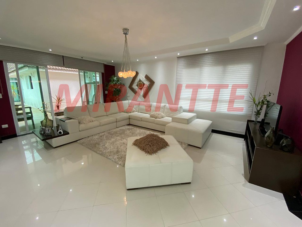 Sobrado de 750m² com 5 quartos em Serra Da Cantareira