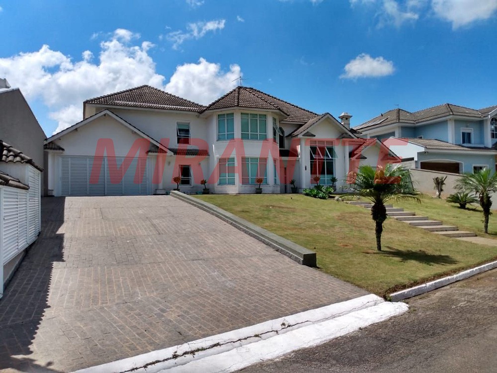 Sobrado de 750m² com 5 quartos em Serra Da Cantareira