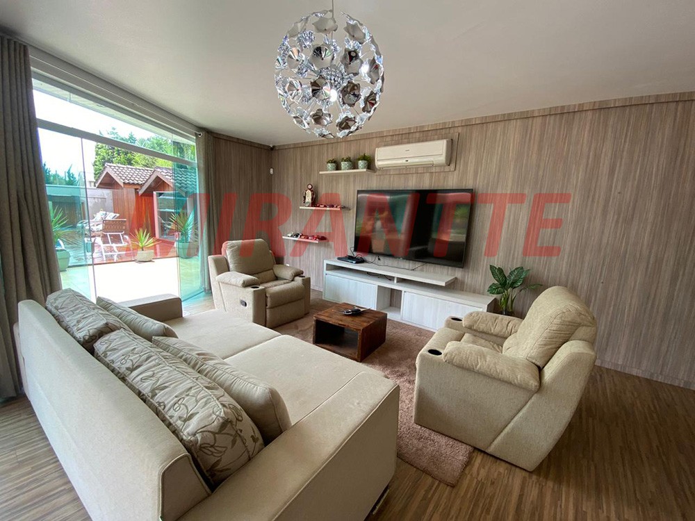 Sobrado de 750m² com 5 quartos em Serra Da Cantareira