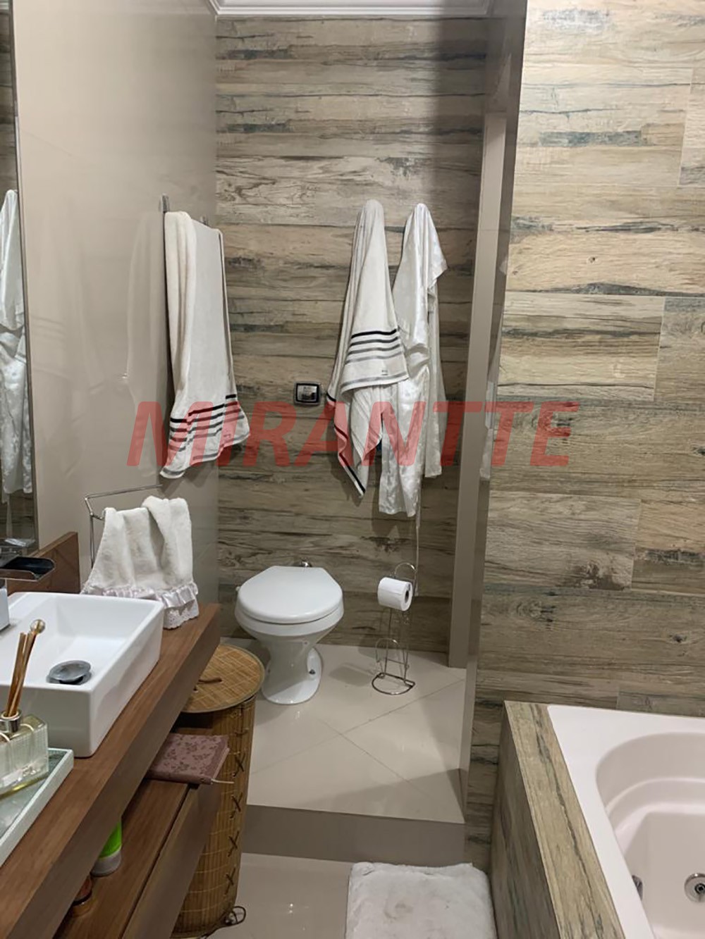 Sobrado de 180m² com 3 quartos em Jardim Guançã