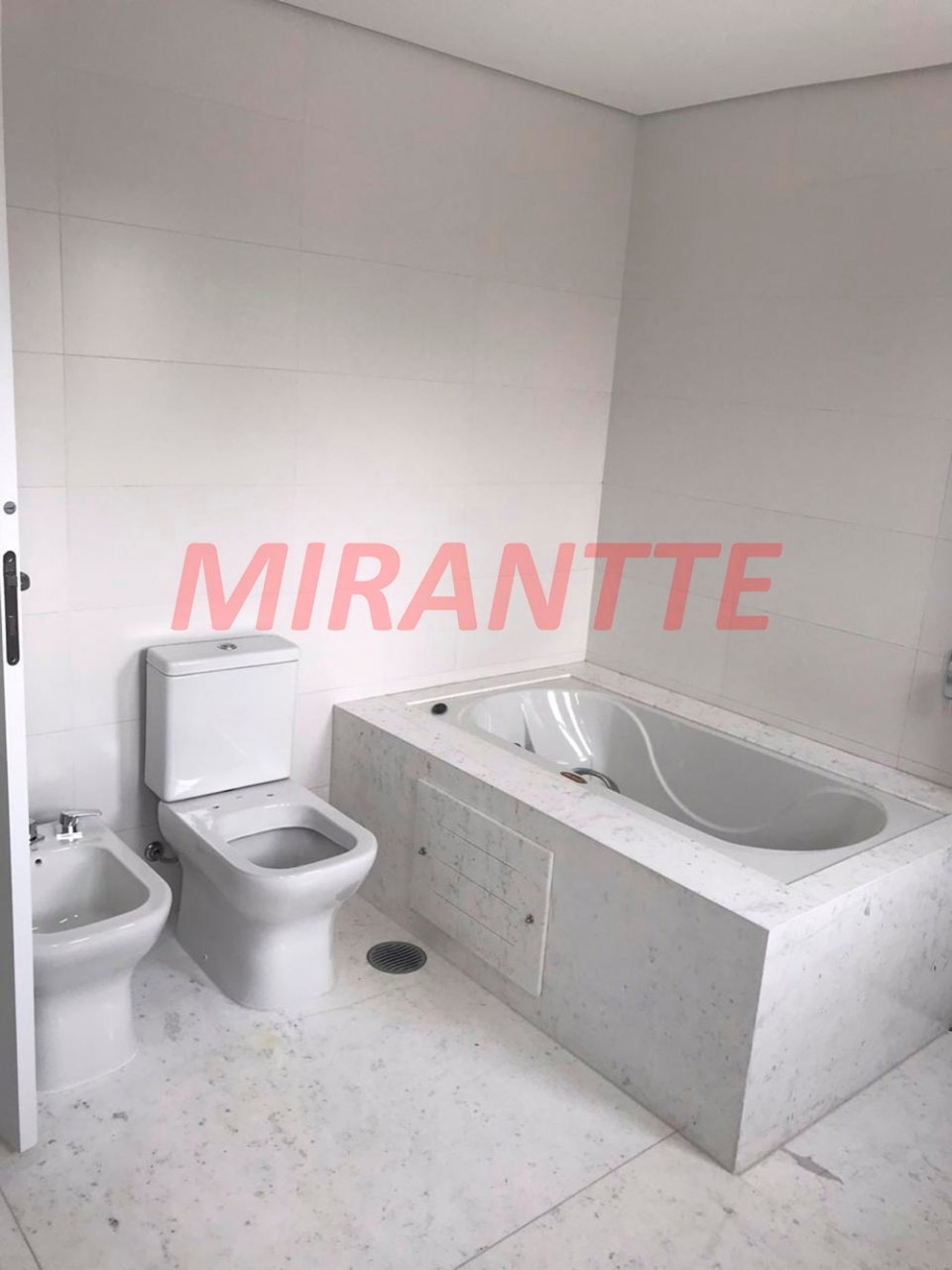 Apartamento com 4 quartos em Santana