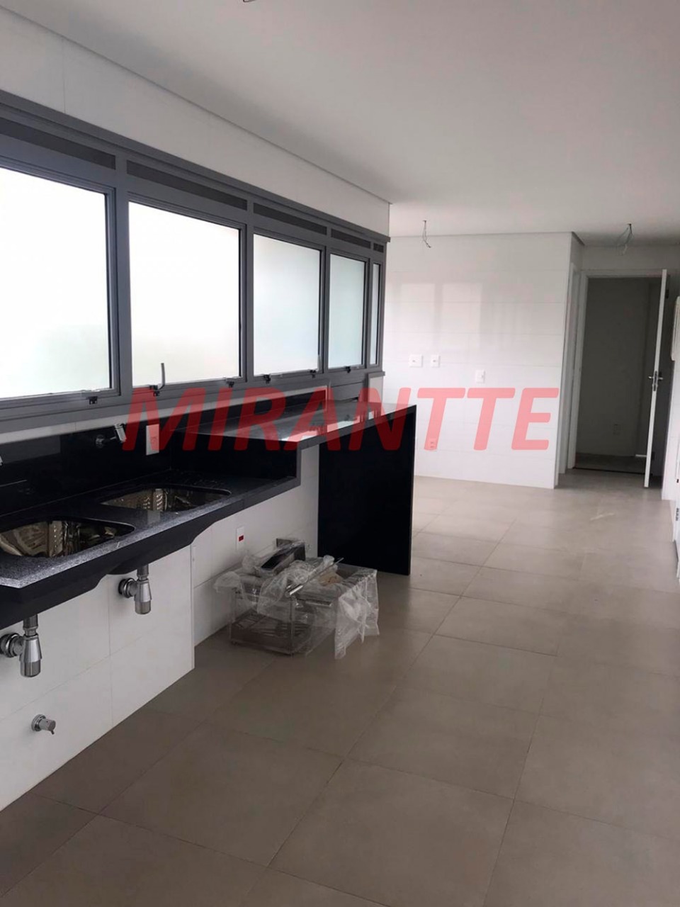 Apartamento com 4 quartos em Santana