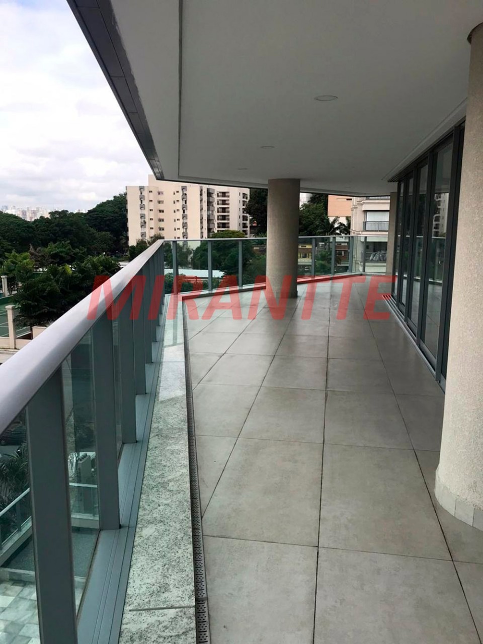Apartamento com 4 quartos em Santana