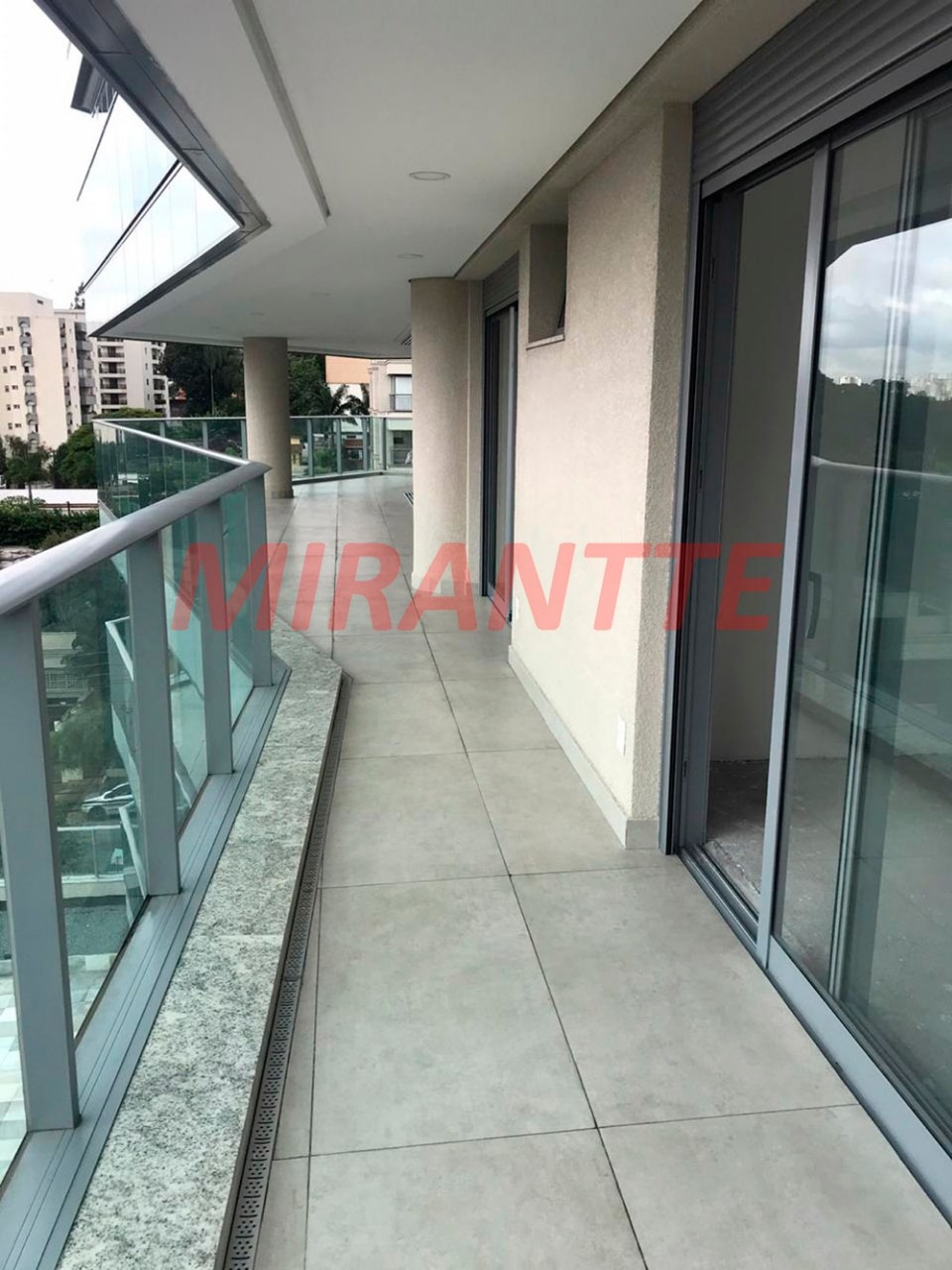 Apartamento com 4 quartos em Santana