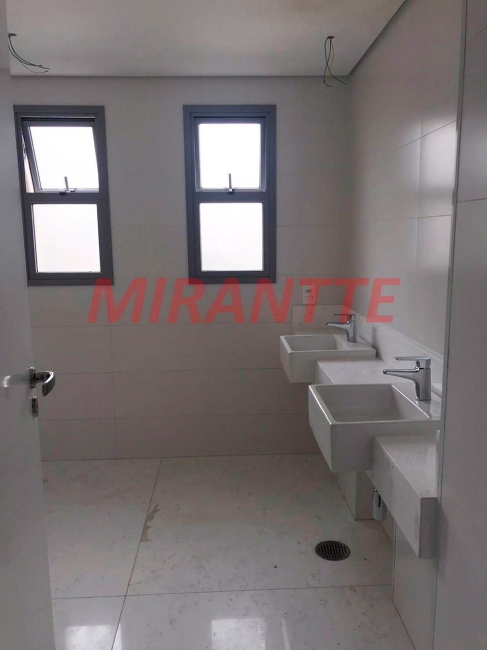 Apartamento com 4 quartos em Santana