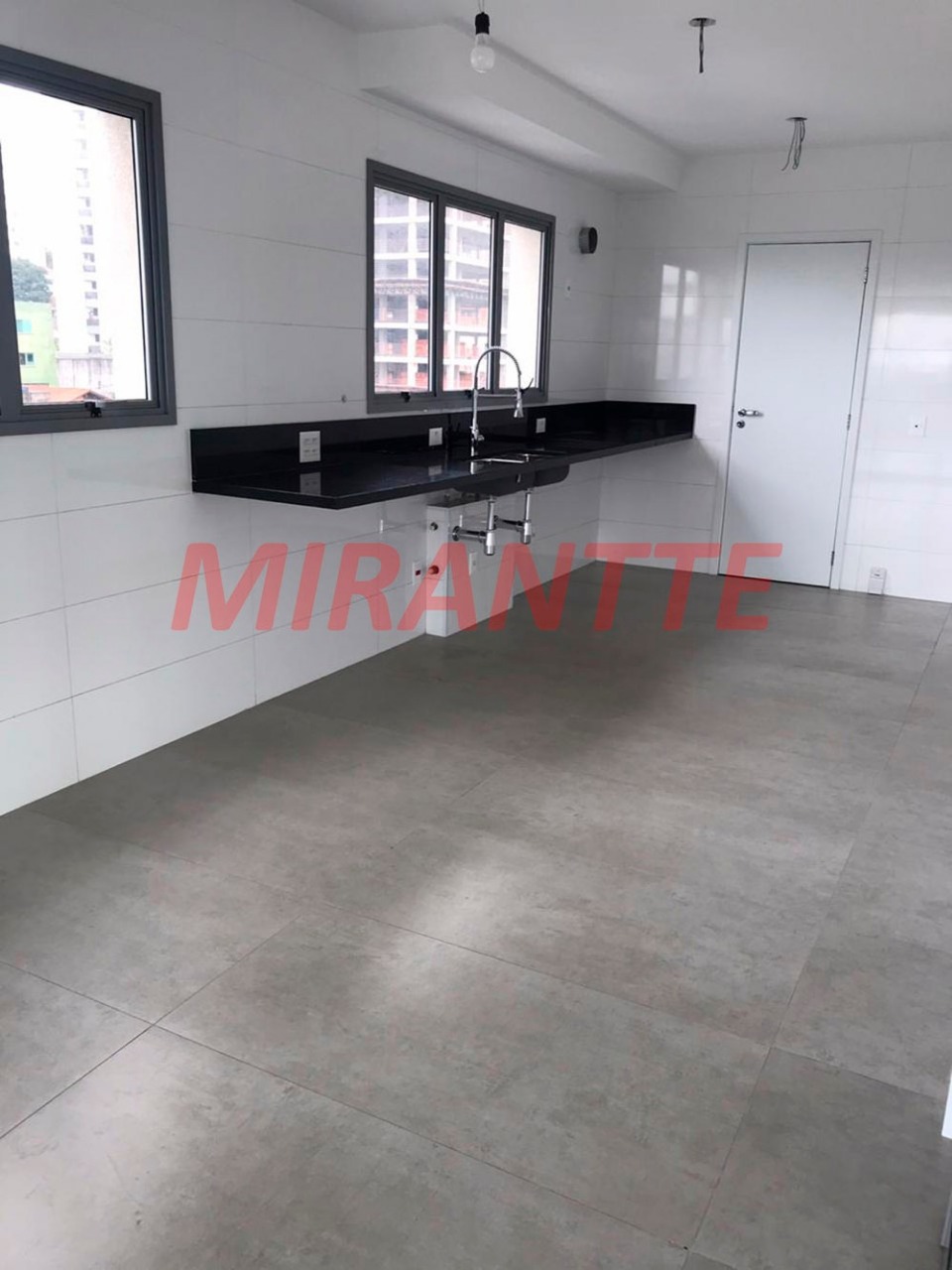 Apartamento com 4 quartos em Santana
