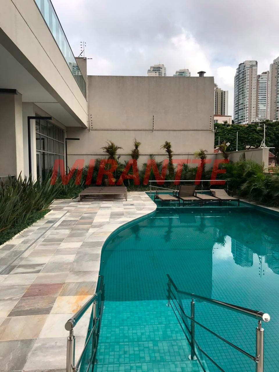 Apartamento com 4 quartos em Santana